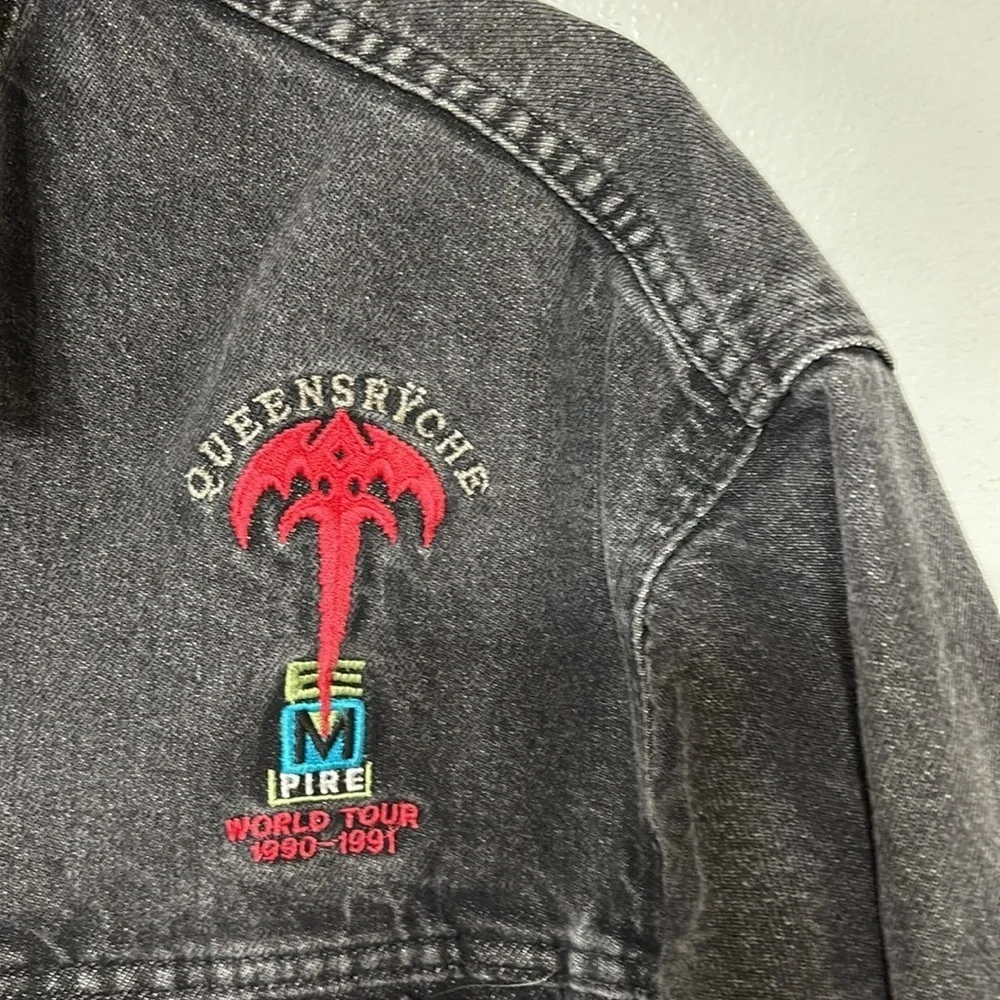 Vintage 1990s QUEENSRYCHE Embroidered Tour Wear Black Denim Jacket Size M